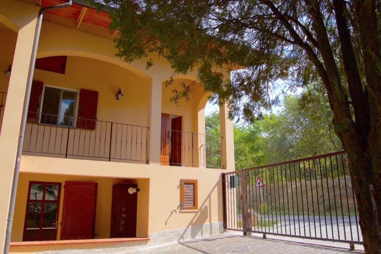 Апартаменты Casale Il Vento Аббадия-ди-Монтепульчано Экстерьер фото