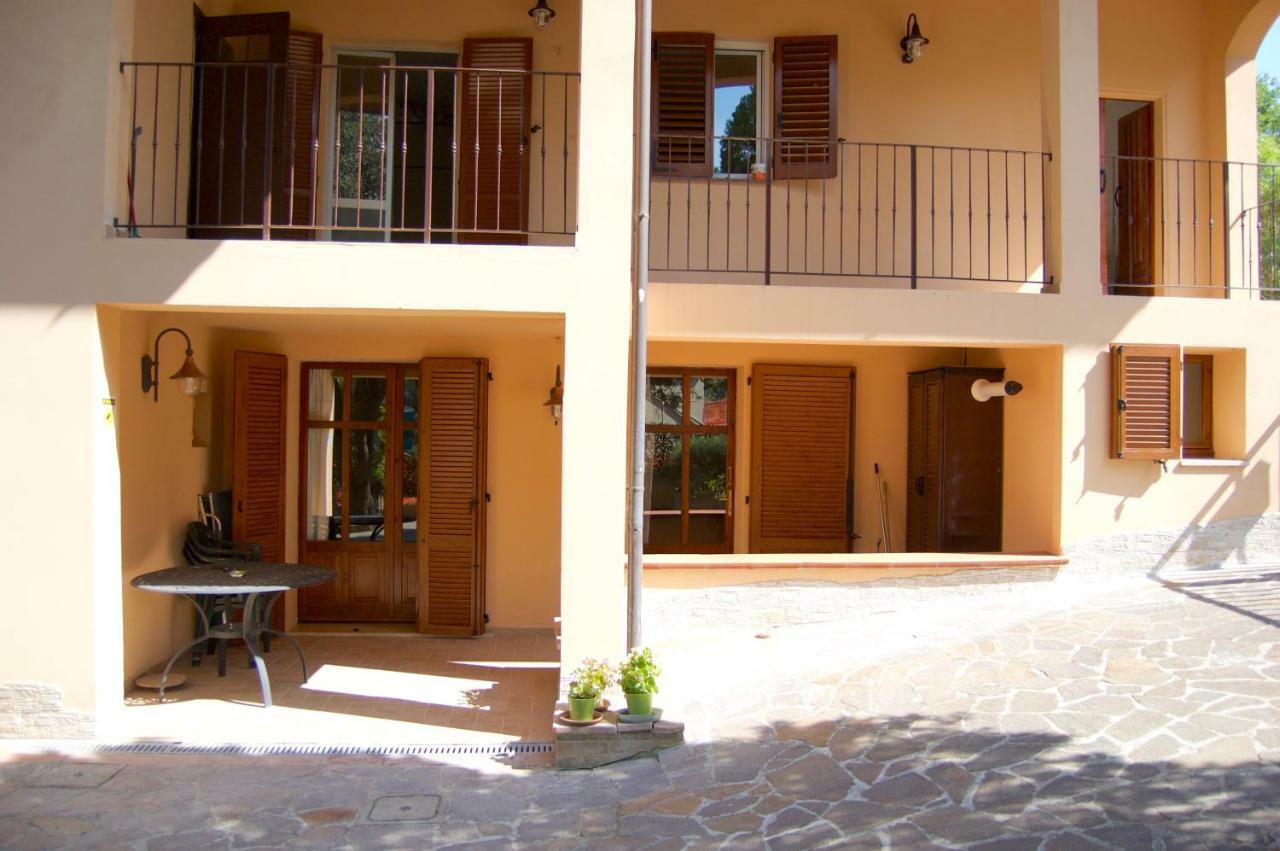 Апартаменты Casale Il Vento Аббадия-ди-Монтепульчано Экстерьер фото